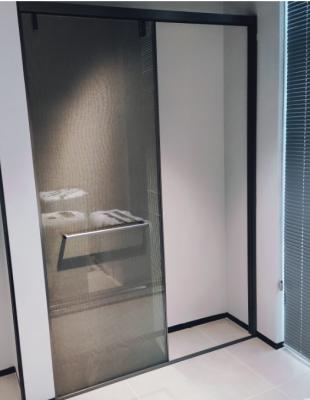 China Puertas deslizantes de la cabina de ducha de cristal de 8 mm de cromo pulido Puertas de ducha de 74 pulgadas de ancho en venta