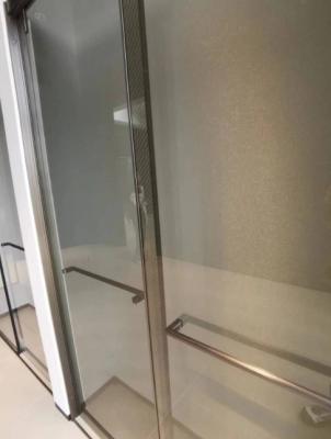 China Doorzichtige glazen schuifdeur voor douche met roestvrij staalframe Te koop