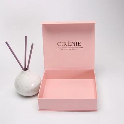 China 600gsm To 1600gsm Cardboard Gift Packaging Box Flip Top Boxes With Magnetic Closure for sale