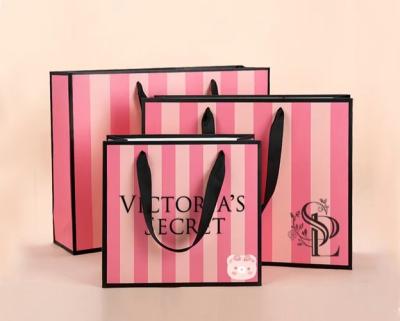 China Pink Striped Pantone CMYK Cosmetic Paper Bags For Return Gifts for sale
