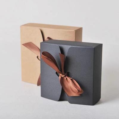 China 1800gsm Chocolate Kraft Paper Candy Boxes Bow Tie Wedding Party Favor Boxes for sale
