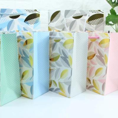 China Customized Recyclable Kraft Floral Shopping Bag Commercial Paper Bag for sale