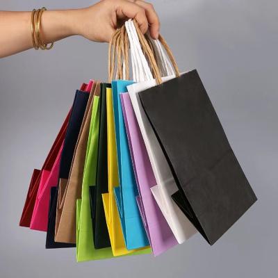 Китай Изготовленным на заказ хозяйственные сумки напечатанные логотипом бумажные завертывают продуктовые сумки в бумагу с ручками продается
