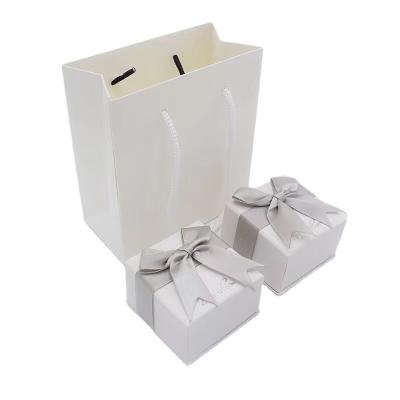 China Silk Screen Printing Paper Jewellery Packaging 2 Rings Cardboard Wedding Box for sale