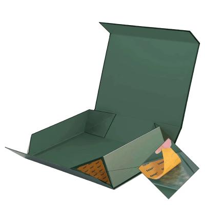 Cina Foldable Cardboard Gift Packaging Box with Stamping Finishing and Customized in vendita