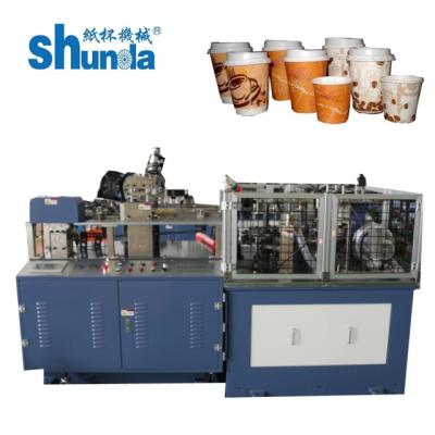 Chine Machine automatique de tasse de papier, boisson chaude automatique et tasse de papier de boissons froides formant la machine à vendre