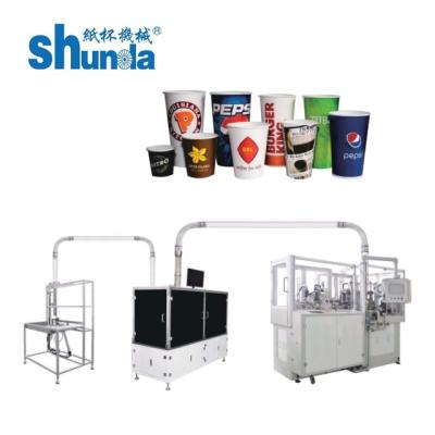 China Máquina automática para fabricar vasos de papel para vasos/recipientes de bebidas de papel de 2-32 onzas en venta