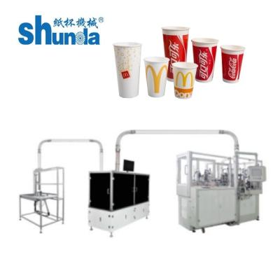 Chine Machine de fabrication de tasses en papier de crème glacée entièrement automatique avec 2-16 oz de volume de couvercles sont disponibles à vendre