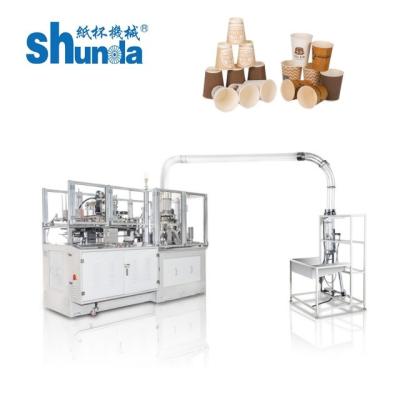 China Taza de papel automática disponible que forma el transporte del cobre de la máquina 50pcs/min en venta