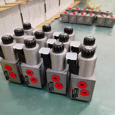 Chine 6 Way 2 Position Hydraulic Solenoid Valve With Six Oil Port And DT04-2P Connector Valve Manifolds à vendre