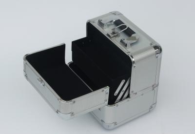 China Large Space Silver Aluminium Makeup Box , Durable Lockable Makeup Case for sale