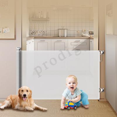Cina EN1930/CPC/ASTM  197 Inches  Pvc Mesn Safety Barrier Baby Retractable Gate For Doorway in vendita