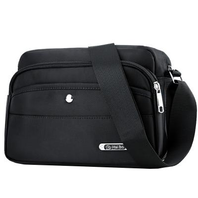 China Waterproof Magnetic Closure Crossbody Bag Oxford Large Capacity Messenger Bag for sale