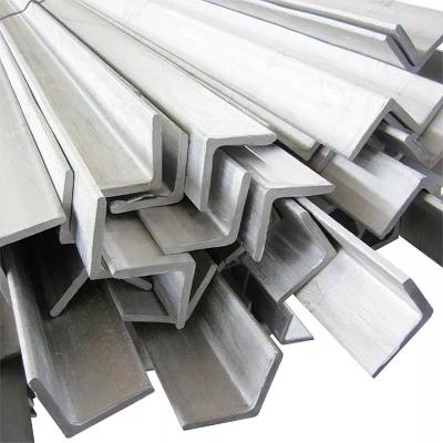 China Los perfiles del acero de carbono del hierro perforaron la barra de ángulo galvanizada sumergida caliente en venta