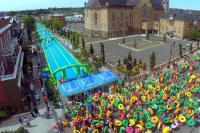 China 300 Meters Long Air Sealed Giant Inflatable Water Slide For A Family Fun Day for sale