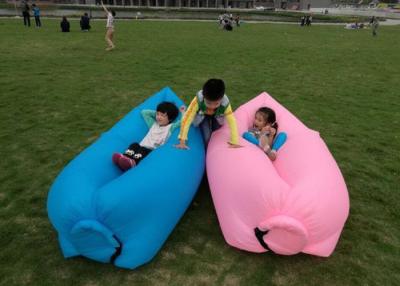 China Poliéster de nylon enchido ar + PE da mobília inflável do sofá do airbag à venda