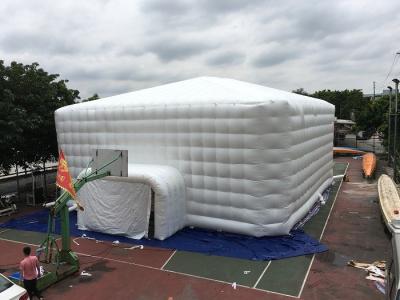 中国 耐久の極度の巨大で膨脹可能なテントのでき事/党のための白い空気建築構造 販売のため