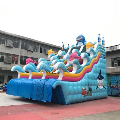 中国 耐火性の防水シート中心をする学校クラブのための膨脹可能な水スライド 販売のため