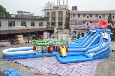 Chine Glissière d'eau gonflable de parc à thème de glissière d'eau d'arrière-cour gonflable d'ouragan de jungle avec le parcours du combattant gonflable à vendre