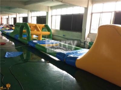 China El calor que suelda con autógena el agua inflable juega a los niños gigantes que flotan la carrera de obstáculos inflable del agua en venta