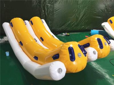 China El agua inflable de las personas del anuncio publicitario 4 juega/tubo remolcable inflable del barco de plátano para esquiar en el agua en venta