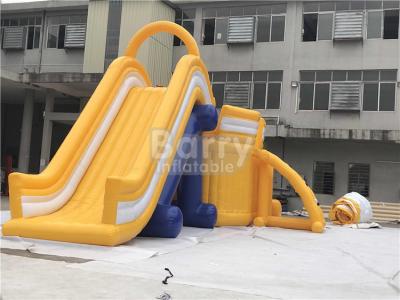 China Parque inflable gigante adulto de la agua de mar de los niños amarillos para la alta durabilidad del verano en venta