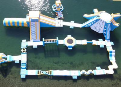 China Juegos inflables del parque del agua de los juguetes comerciales para los niños y los adultos en venta