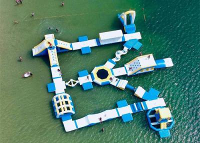 China Juegos flotantes modificados para requisitos particulares libres del agua, parque inflable gigante de la agua de mar para el verano en venta