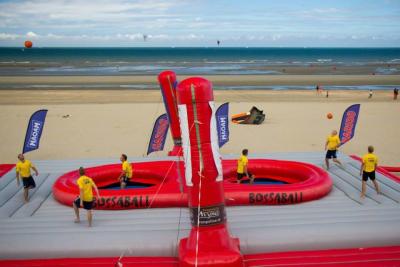 China la playa inflable de la arena de la corte de voleibol del PVC de 0.9m m explota el juego de Bossaball en venta