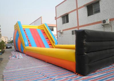 China Pista inflable al aire libre enorme de la bola de Zorb de los juguetes, rampa inflable comercial de Zorb en venta