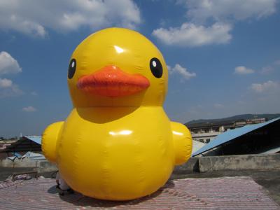 China Pato amarelo inflável atrativo com o encerado impermeável do PVC de 0.55mm à venda