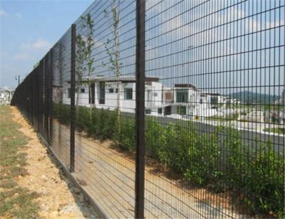 China Standard Square Hole Welded Wire Mesh Fence Panels Strong Welded Point for sale