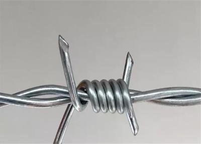 中国 安全刑務所の塀のための経済的な反錆の熱い電流を通された有刺鉄線 販売のため