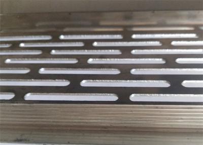 China grade perfurada de Mesh Kitchen Cabinet Air Ventilation do metal do furo de 16mm à venda
