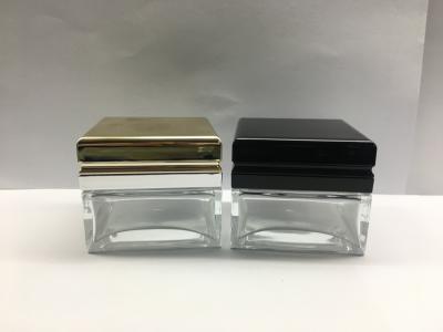 中国 30g 50gの正方形のガラス化粧品はSkincareの包装のクリーム色のびんのさまざまな色および印刷を震動させます 販売のため