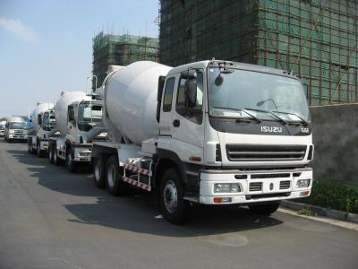 中国 8m3、9m3 の 10m3 ISUZU の油圧装置が付いている移動式具体的な組合せのトラック 6x4 販売のため