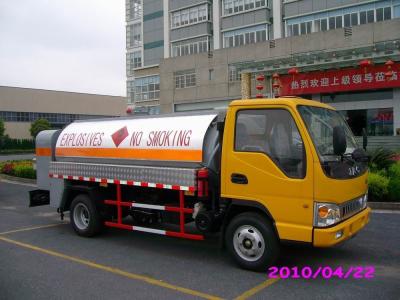 China Diesel Delivery 4x2 JAC Mobile Oil Tank Truck , Refuelling Petroleum Tanker Trucks for sale