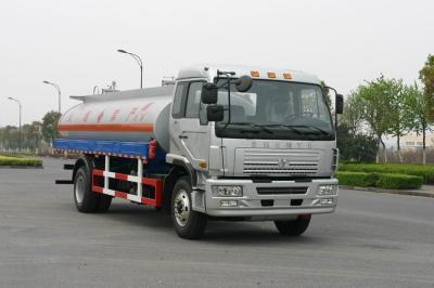 中国 10000L 4x2 SHENYE の化学液体のタンクローリーの輸送のエーテル CA6DF3-18E3/132 販売のため