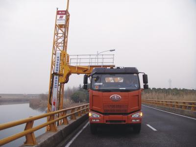 中国 トラス橋の点検装置FAWのシャーシ8x4 206KW 280HPの最高のスパンの幅4m 販売のため