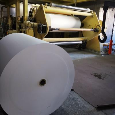 Chine Imprimantes FSC revêtues de rouleau de papier thermique jumbo / papier de fax thermique à vendre