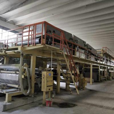 China máquina de papel de la fabricación del rollo de la máquina 250gsm del rollo termal de 310m/Min que raja 1400m m en venta