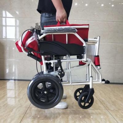 China Rehabilitation foldable lightweight manual wheelchair multifunctional economical lightweight wheelchair for the handicapped à venda