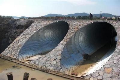 Cina Il tubo del canale sotterraneo della rete fognaria che fa la macchina ha galvanizzato l'acciaio ondulato larghezza di 1250MM in vendita