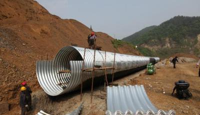 Cina Tubo del canale sotterraneo del CE del pannello che fa macchina, rotolo ondulato silo d'acciaio della parete che forma macchina in vendita