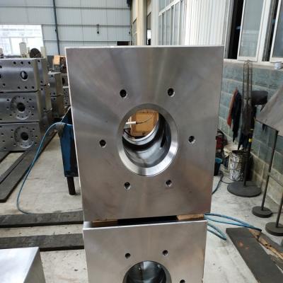 中国 ハンマーに使用する熱いダイスの鍛造材A105 Aisi4140の平らな正方形の金属のブロックの良質 販売のため