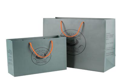 China Material reciclável do papel de arte dos sacos de compras do papel do logotipo para o perfume à venda