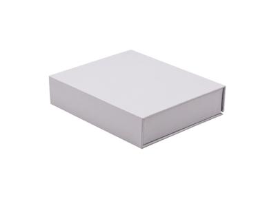 China Weight 180.2g Flip Top Gift Boxes With Magnetic Catch White Color Rectangle Shape for sale