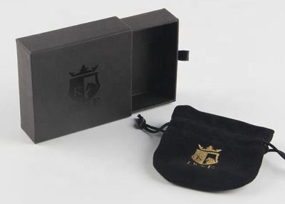 China Logotipo reutilizable de empaquetado de Cutsomized de las cajas del regalo de lujo negro del color para la pulsera en venta