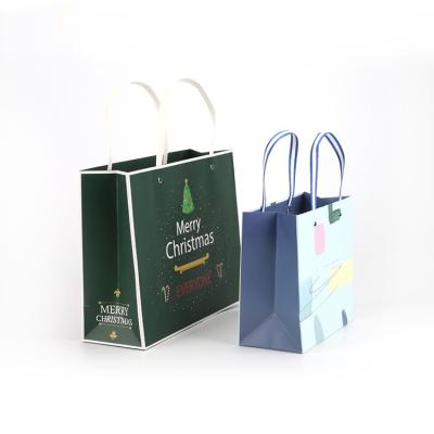 China Peso modificado para requisitos particulares biodegradable de empaquetado de los bolsos del regalo del papel popular para la Navidad en venta