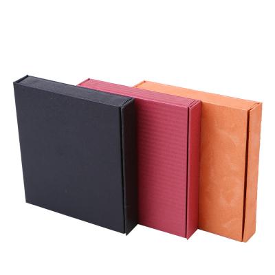 China Cajas de papel de empaquetado de la cartulina del cosmético, caja superior del tirón con el cierre magnético en venta